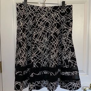 Amanda & Chelsea geometric pattern skirt